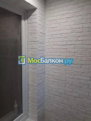 Цена на отделку лоджии декоративным камнем в Москве