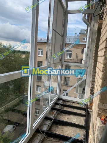 Остекление балконов с выносом заказать в Москве лучшая цена в МосБалкон