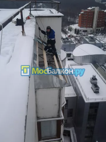 Крыша на балконе в Малаховке монтаж и ремонт по выгодной цене от МосБалкон