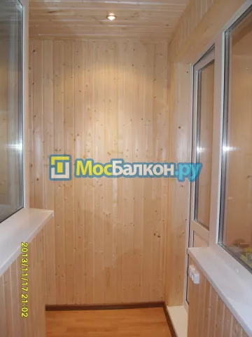 Отделка балконов деревянной вагонкой в Москве