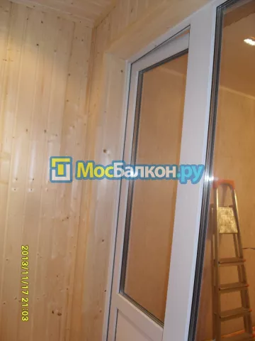 Отделка балконов деревянной вагонкой в Москве