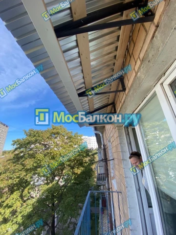 Крыша на балконе в Малаховке монтаж и ремонт по выгодной цене от МосБалкон