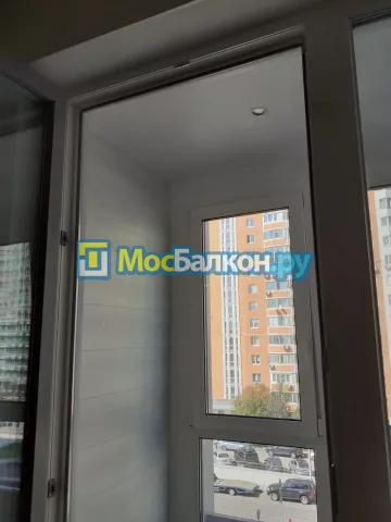 Отделка балконов ламинатом в Москве цены под ключ от МосБалкон